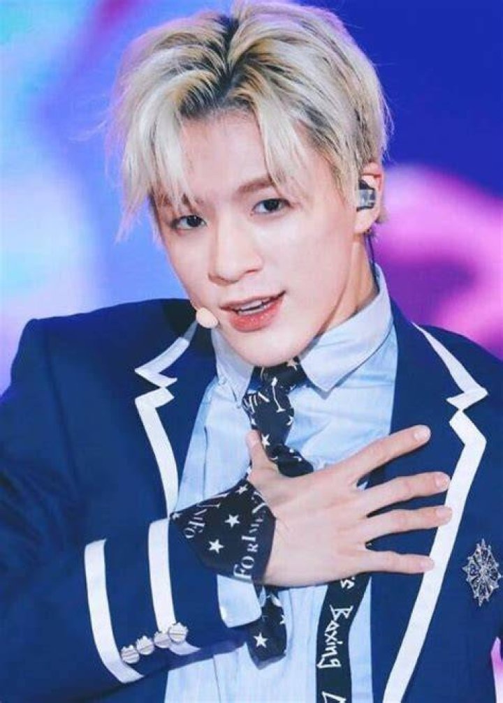 Jeno as seen during one of his performances in 2017