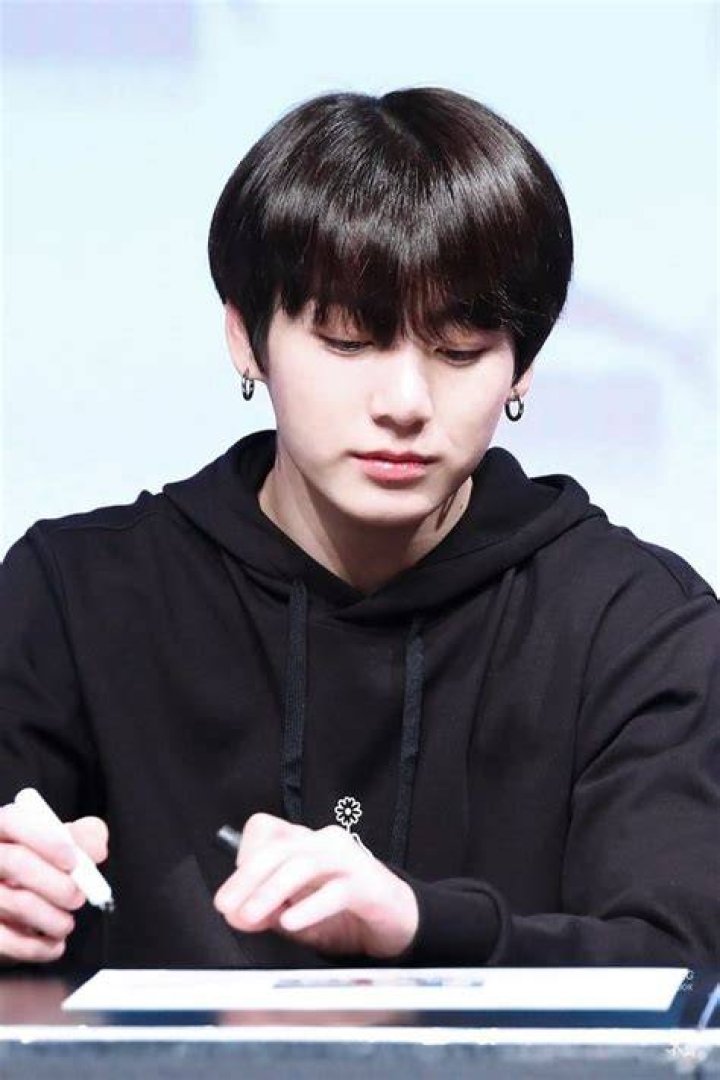 Jeon Jungkook at an fansign in Beijing in April 2014
