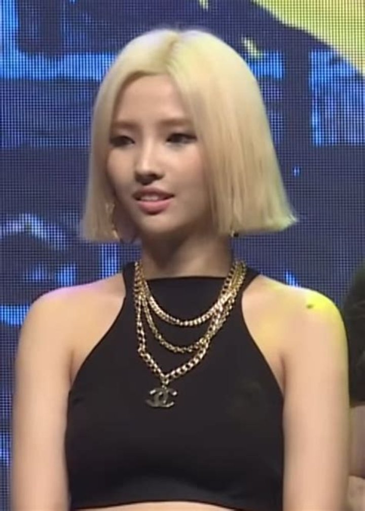 Jeon So-yeon as seen while smiling in a picture in June 2018