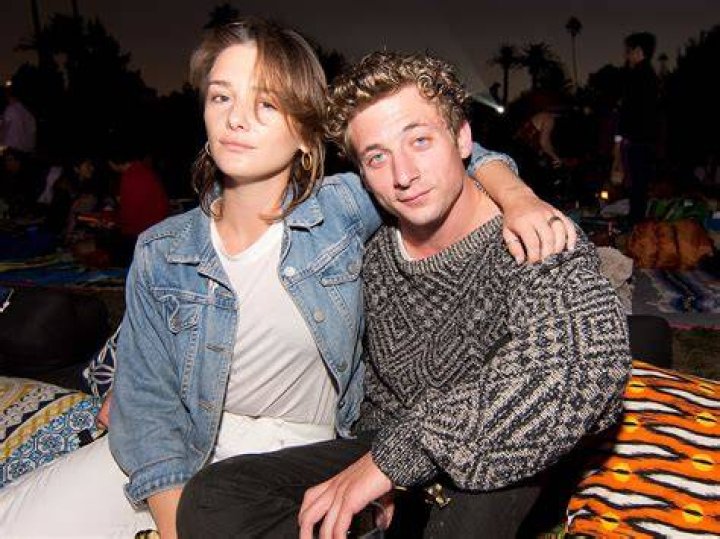 Jeremy Allen White with Addison Timlin in December 2017