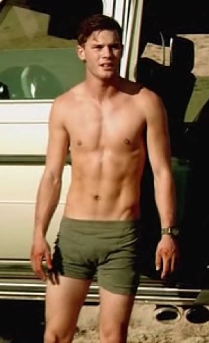 Jeremy Irvine shirtless body