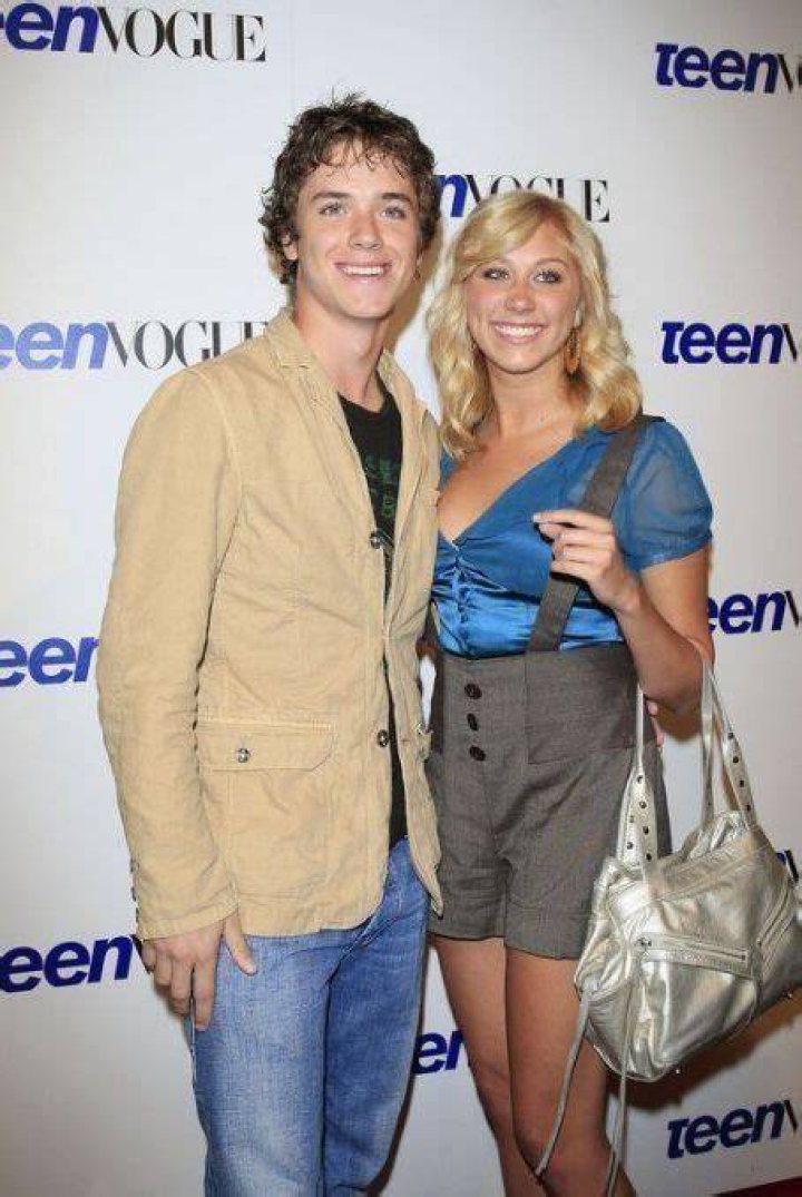 Jeremy Sumpter and Alyssa Tabit.