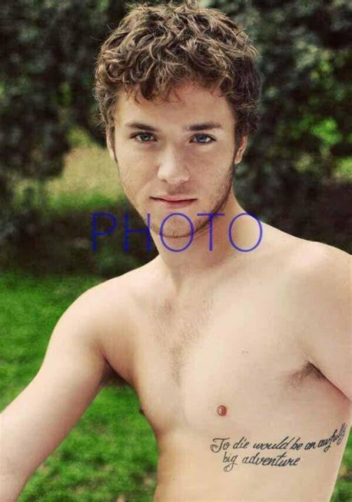 Jeremy Sumpter shirtless