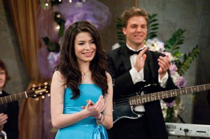 Jerry Trainor and Miranda Cosgrove posing for a picture