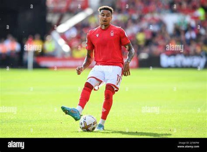 Jesse Lingard in action during The FA Community Shield match against Leicester City on August 7, 2016