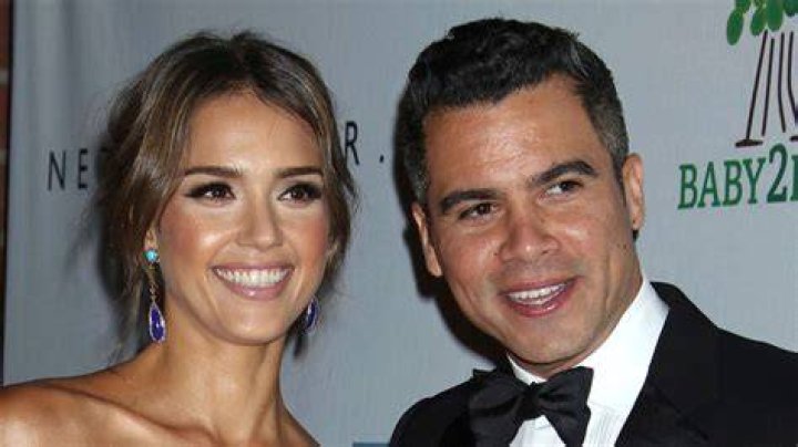 Jessica Alba with Cash Warren and 2 children