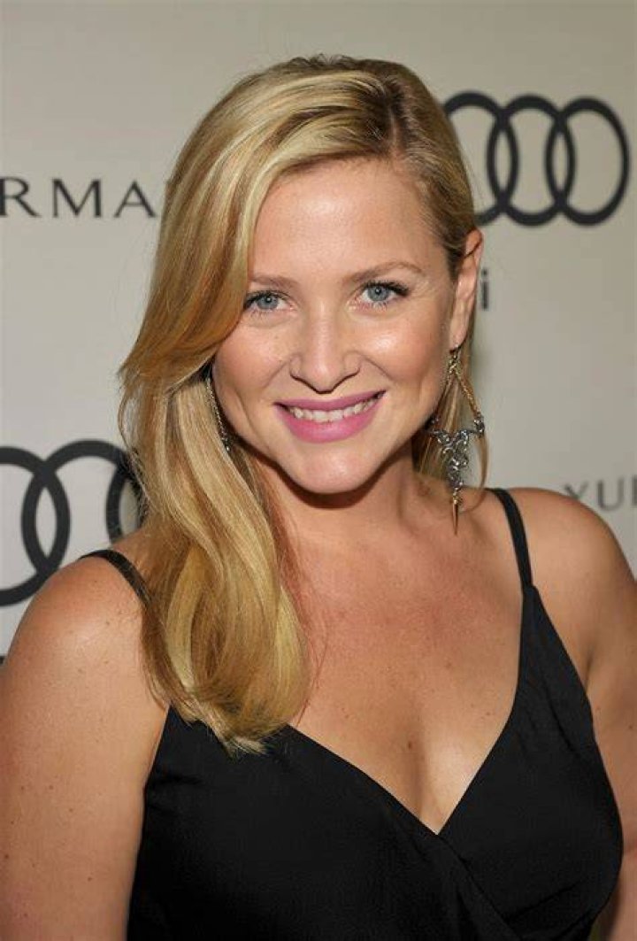 Jessica Capshaw hot