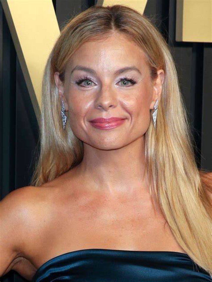 Jessica Collins in a mirror selfie in March 2020