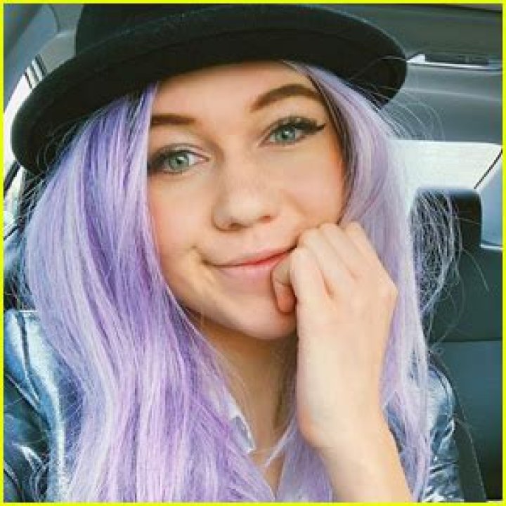 Jessie Paege in purple hair in an Instagram selfie in March 2018
