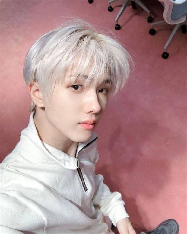 Jisung in an Instagram selfie as seen in August 2017