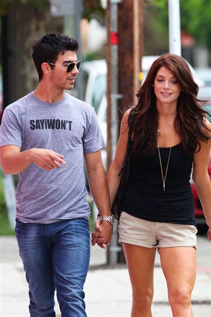 Joe Jonas with Ashley Greene Joe Jonas with Ashley Greene