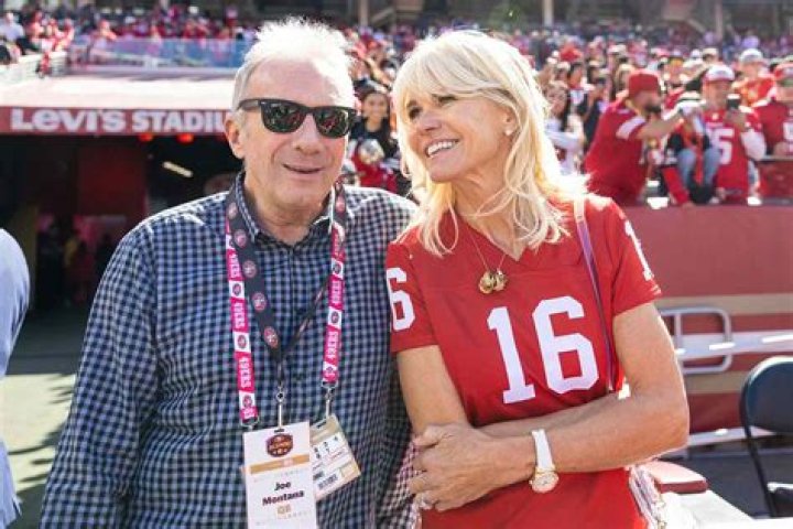Joe Montana and Jennifer Wallace, as seen in January 2019