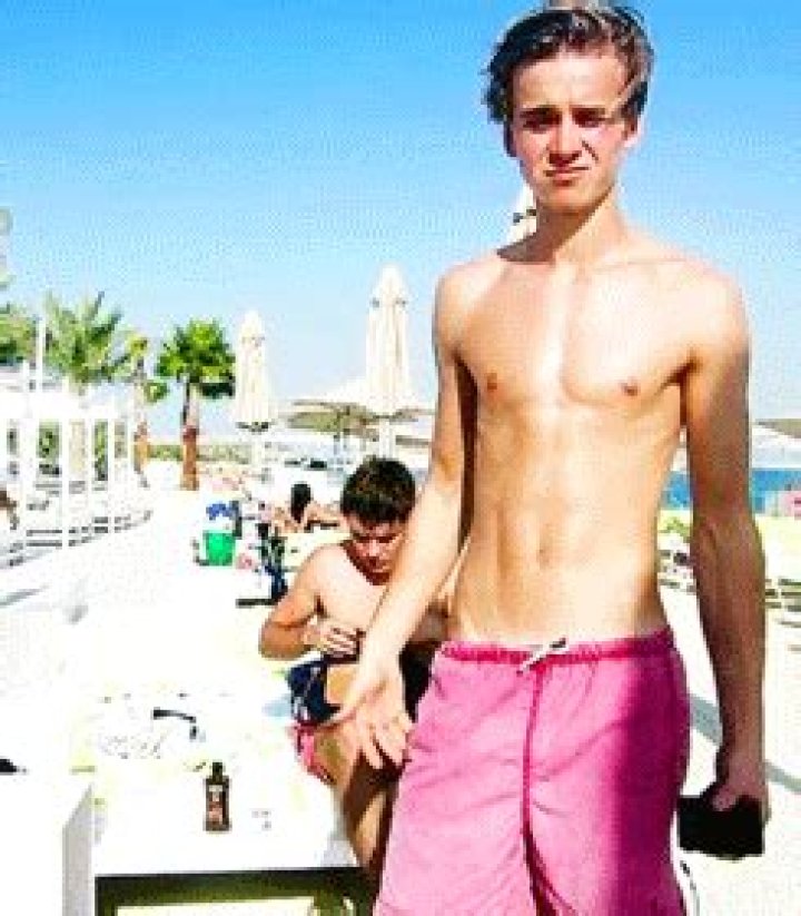 Joe Sugg shirtless body in 2015