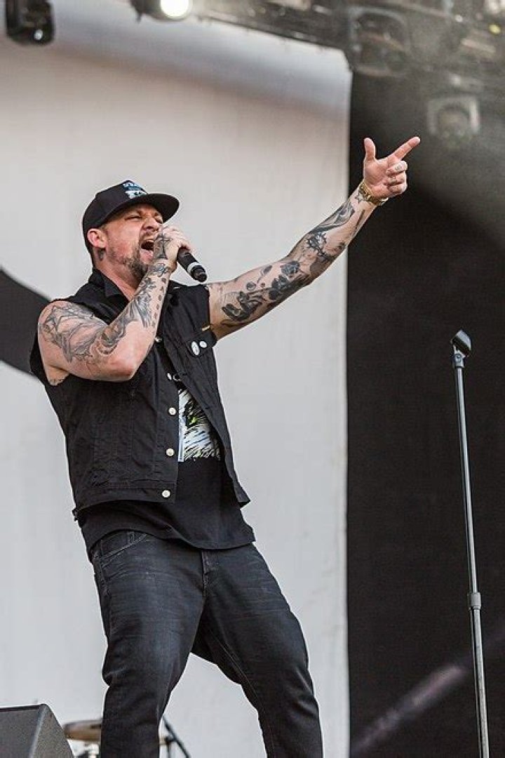 Joel Madden performing at the Nova Rock 2017