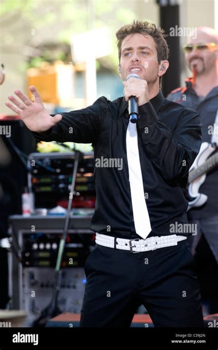 Joey McIntyre performing at the European Tour in 2014