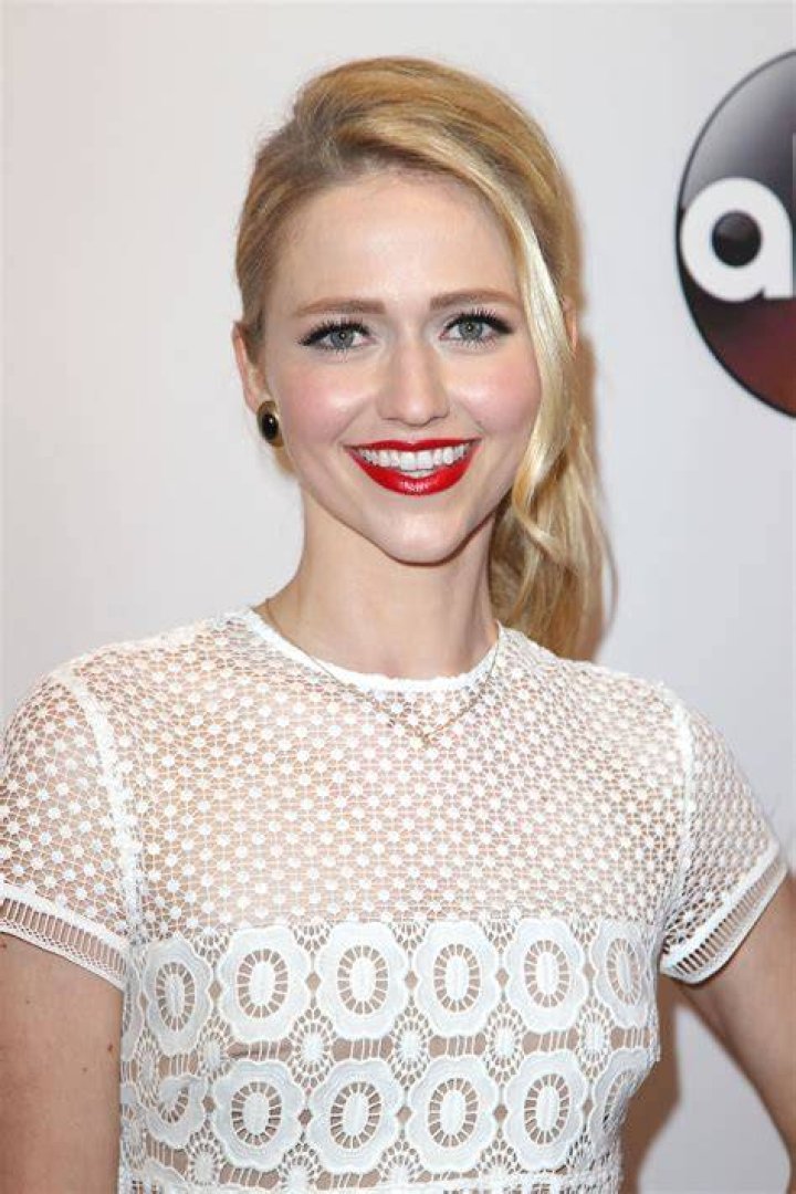 Johanna Braddy at People's Choice Awards 2016