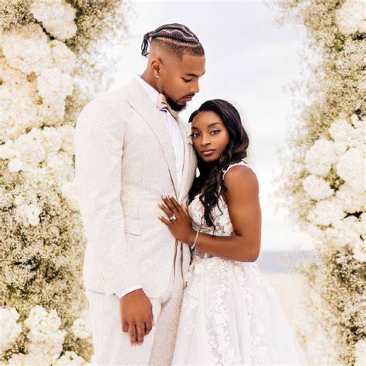 Jonathan Owens and Simone Biles, as seen in March 2021