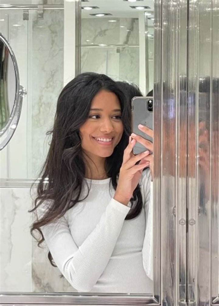 Jonetta Kaiser taking a mirror selfie in Donostia-San Sebasti&aacute;n, Spain in 2022