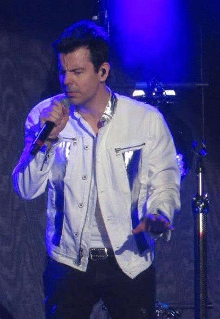 Jordan Knight performing with KNOTB at the European Tour in 2014