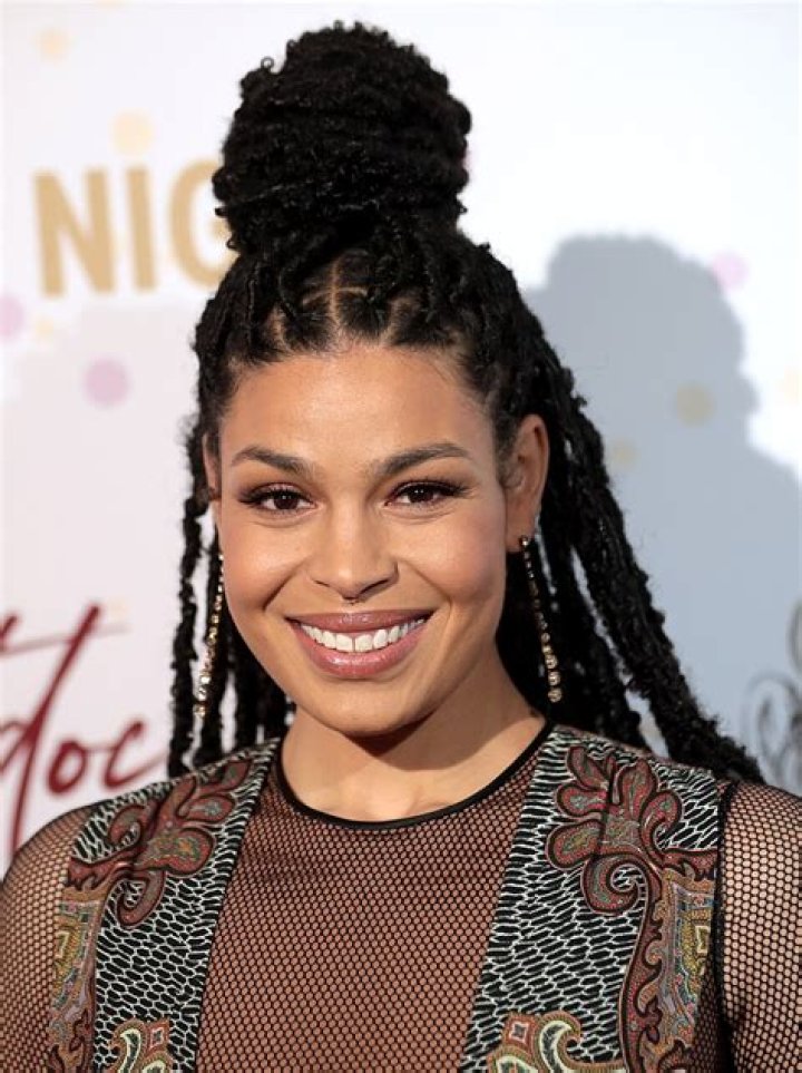 Jordin Sparks lean