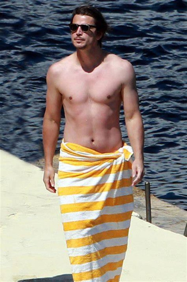 Josh Hartnett shirtless body