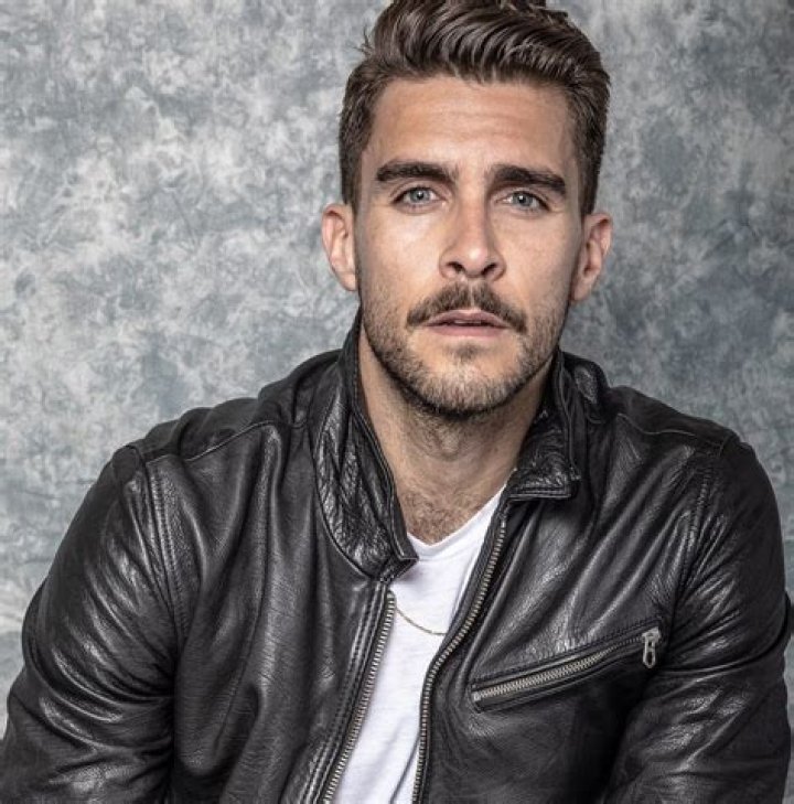Josh Segarra as seen while taking a mirror selfie in November 2018