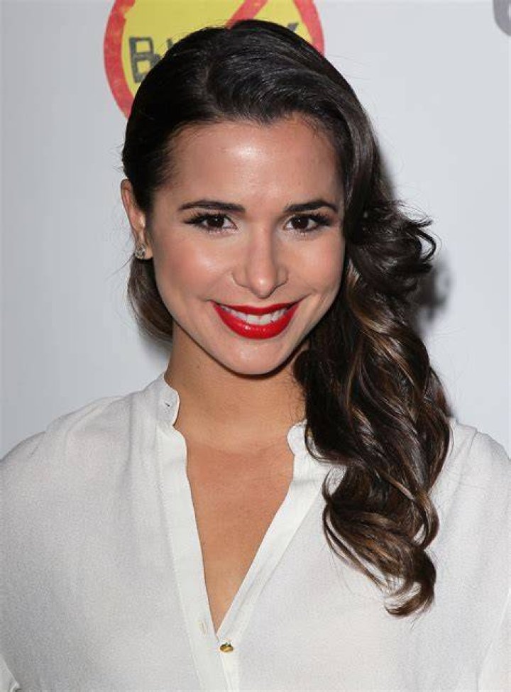 Josie Loren height is 5 ft 2 in or 157 cm.
