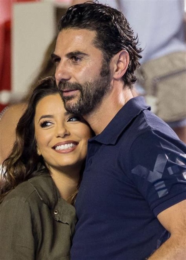 Jos&eacute; Bast&oacute;n as seen in a picture with his wife Eva Longoria and son Santiago in 2020