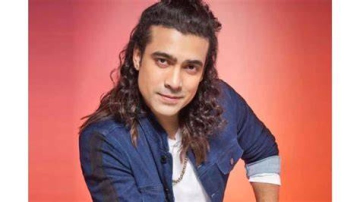 Jubin Nautiyal posing for a picture in Ladakh, India in May 2022