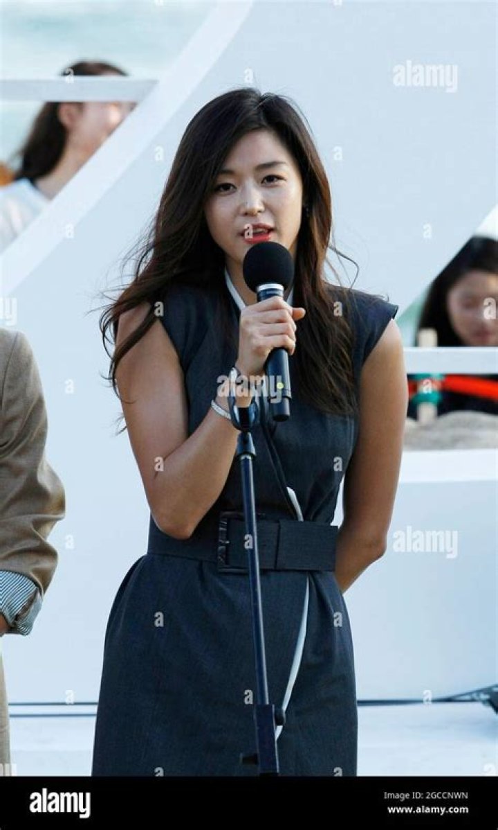 Jun Ji-hyun at Busan International Film Festival in October 2012