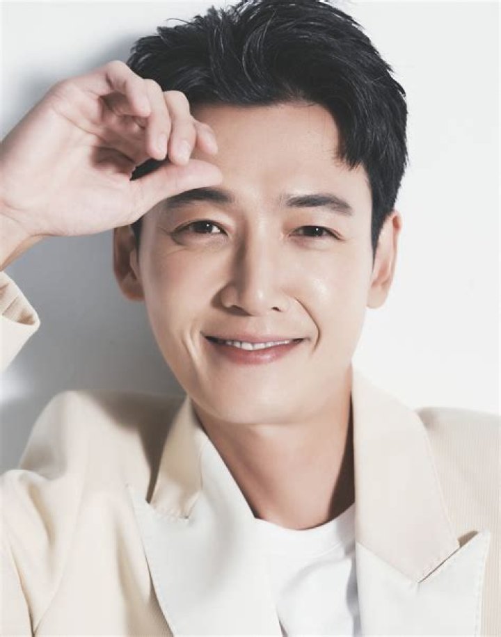 Jung Kyung-ho as seen in a selfie that was taken in November 2021