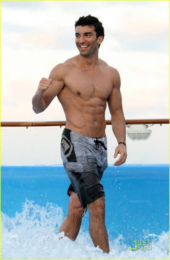 Justin Baldoni shirtless body