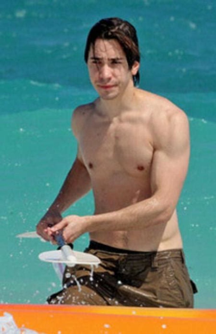 Justin Long shirtless