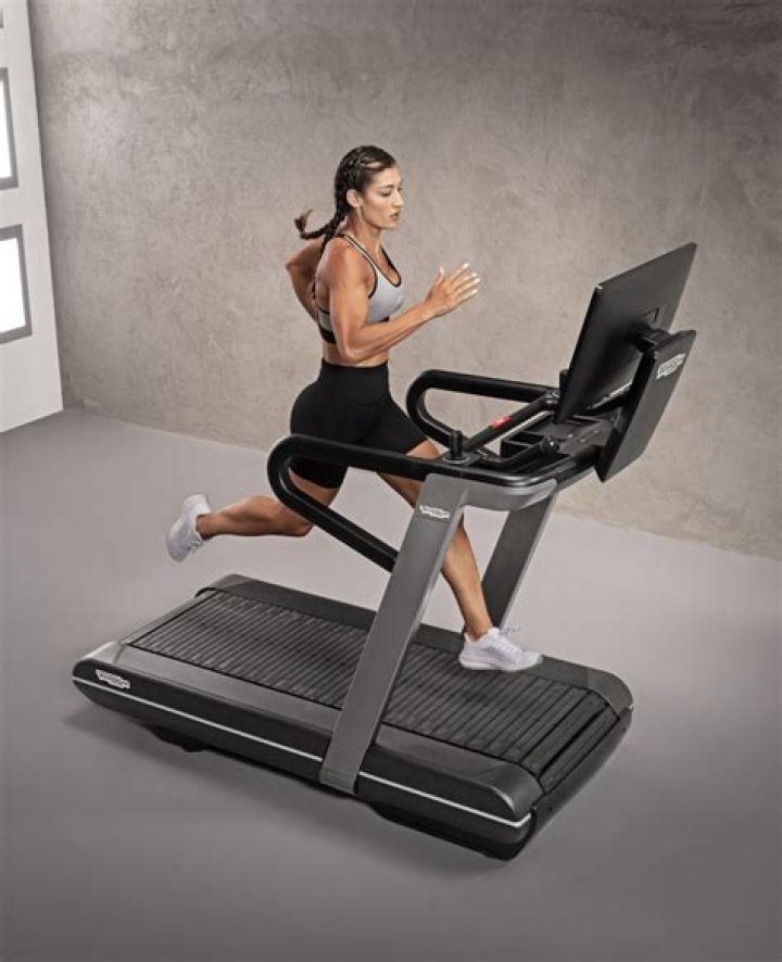JWoww running on treadmill