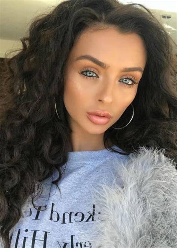 Kady McDermott promoting Missy Empire in an Instagram post in March 2018