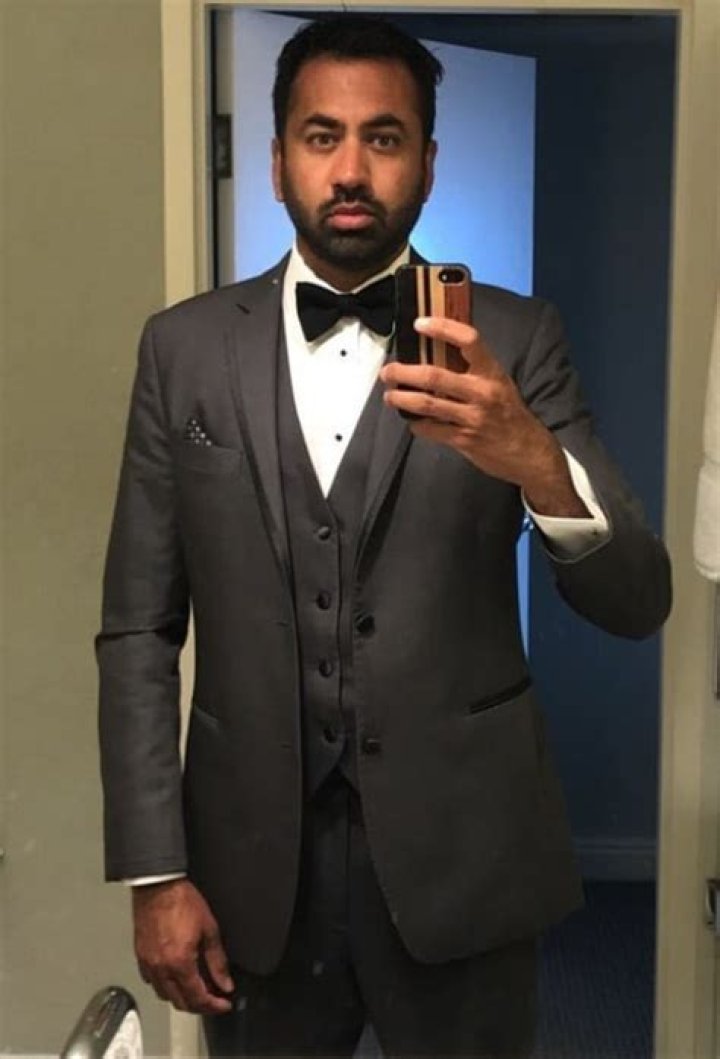 Kal Penn sharing his mirror image in September 2018
