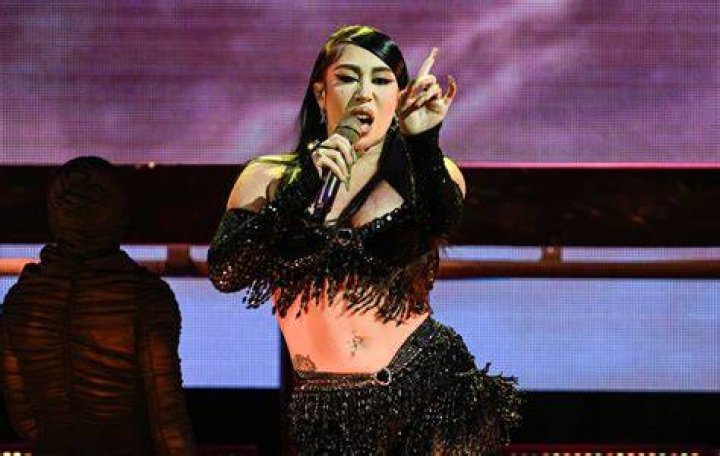 Kali Uchis performing LIVE in 2017