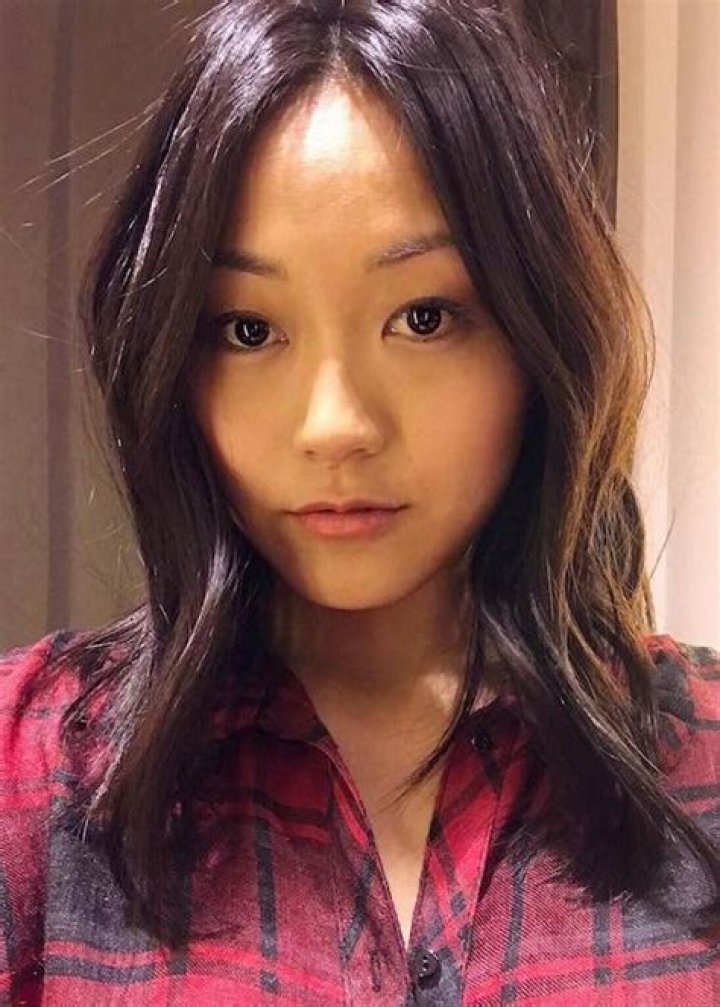 Karen Fukuhara showing her new hair color in a November 2016 selfie
