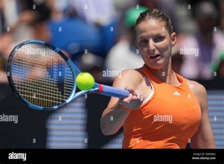 Karolina Pliskova plays forehand during a match against Lucie Safarova at 2016 Dongfeng Motor Wuhan Open