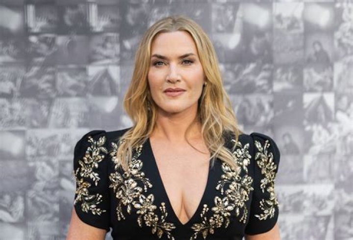 Kate Winslet boobs