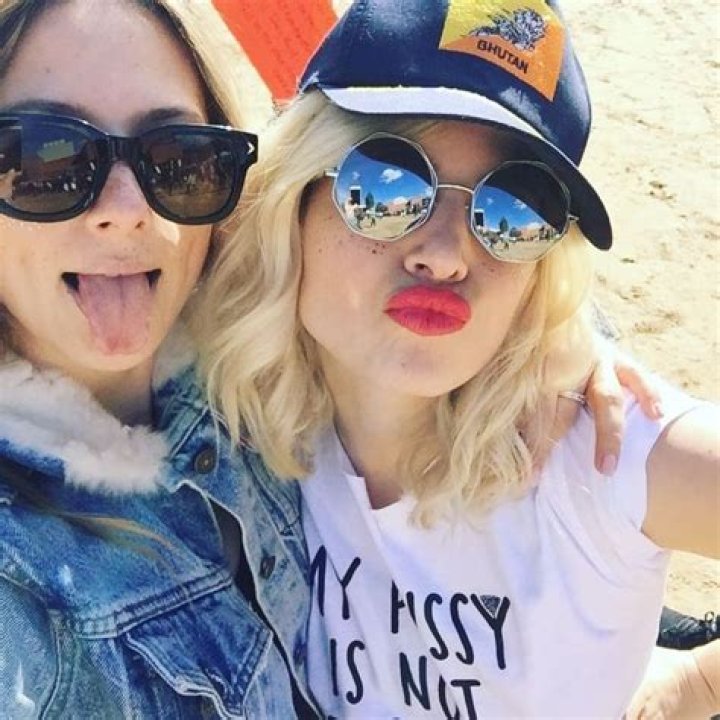 Kate with sister Tess Albrecht in January 2017