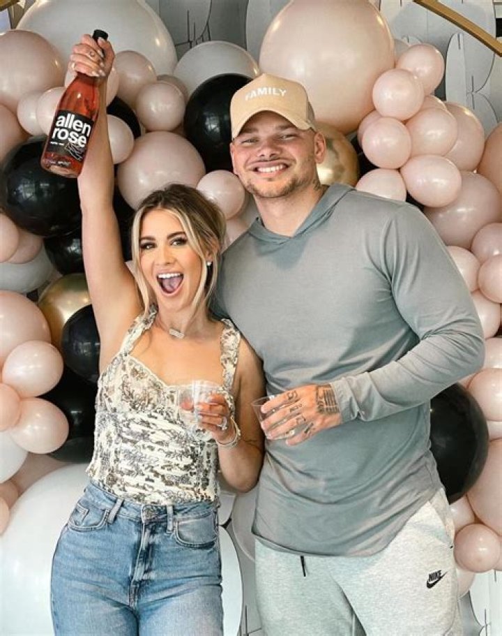 Katelyn Jae (Left) with U.S. Army Master Sgt. Bobby Chavez as seen in September 2018