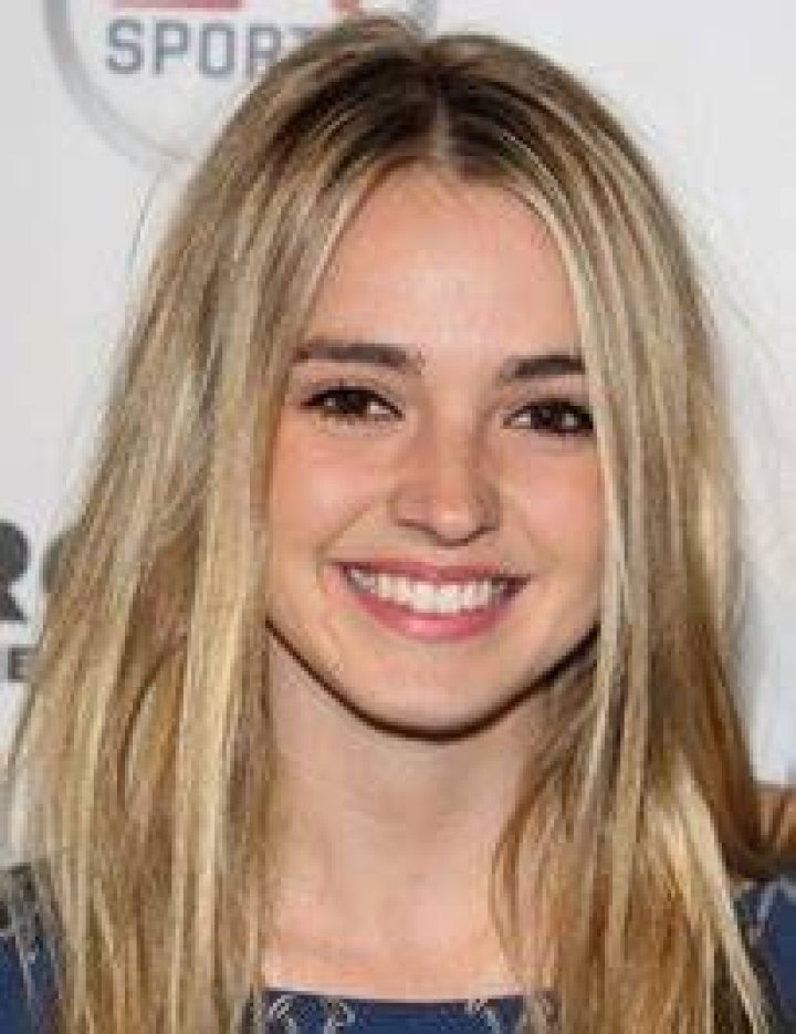 Katelyn Tarver bra size