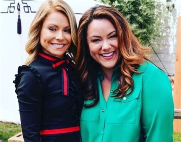 Katy Mixon (Right) as seen while smiling in a picture alongside Kelly Ripa