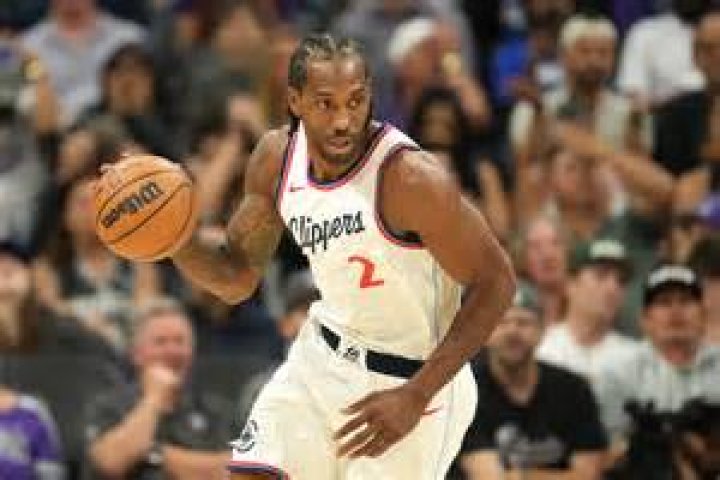 Kawhi Leonard while playing against the Atlanta Hawks on November 5, 2014 in San Antonio, Texas