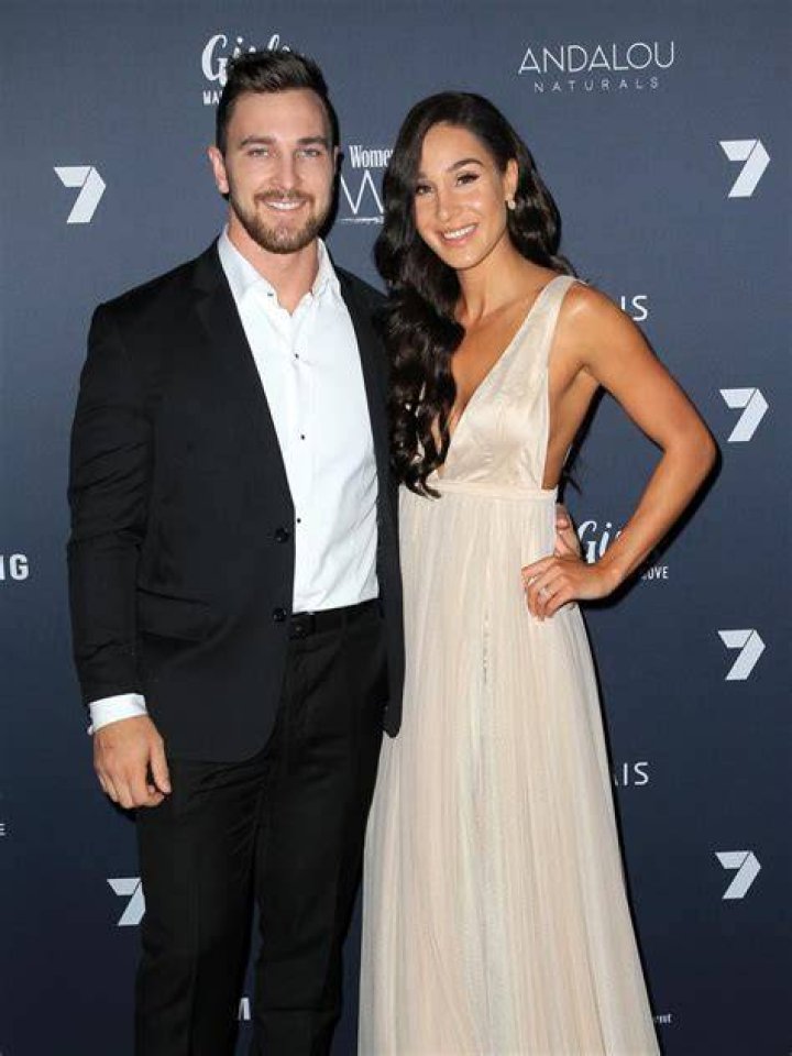 Kayla Itsines and Tobi Pearce in an Instagram selfie as seen in June 2017Kayla Itsines and Tobi Pearce in an Instagram selfie as seen in June 2017