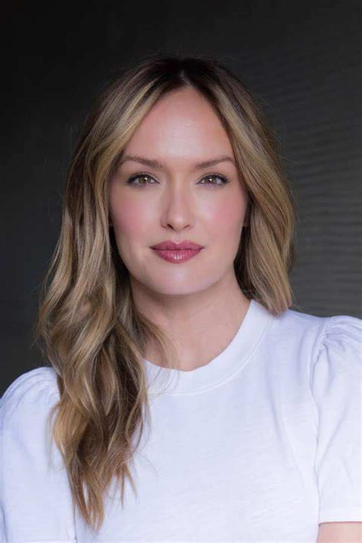 Kaylee DeFer posing in Hawaii in February 2018