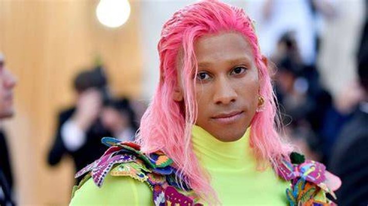 Keiynan Lonsdale in long hair in February 2018 selfie