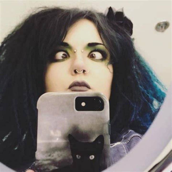 Kelly Doty sharing her funny selfie in June 2017