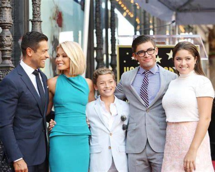 Kelly Ripa and her family